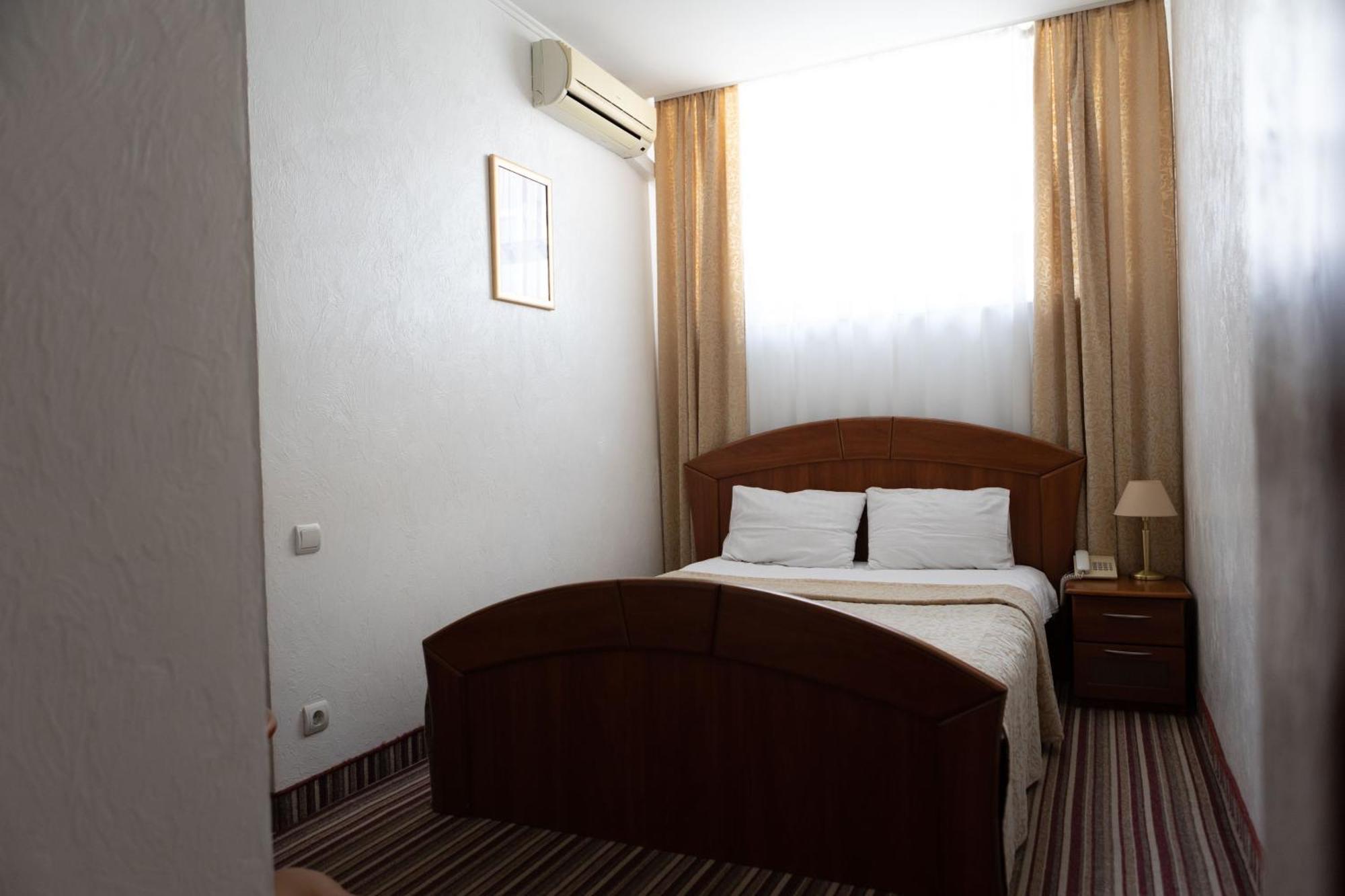 Hotel Kopa - Zhovkva Bagian luar foto