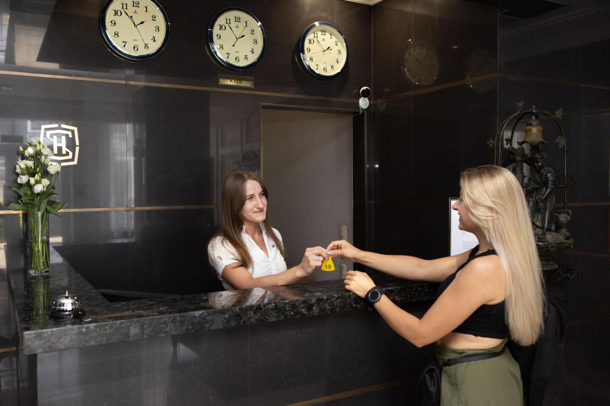 Hotel Kopa - Zhovkva Bagian luar foto