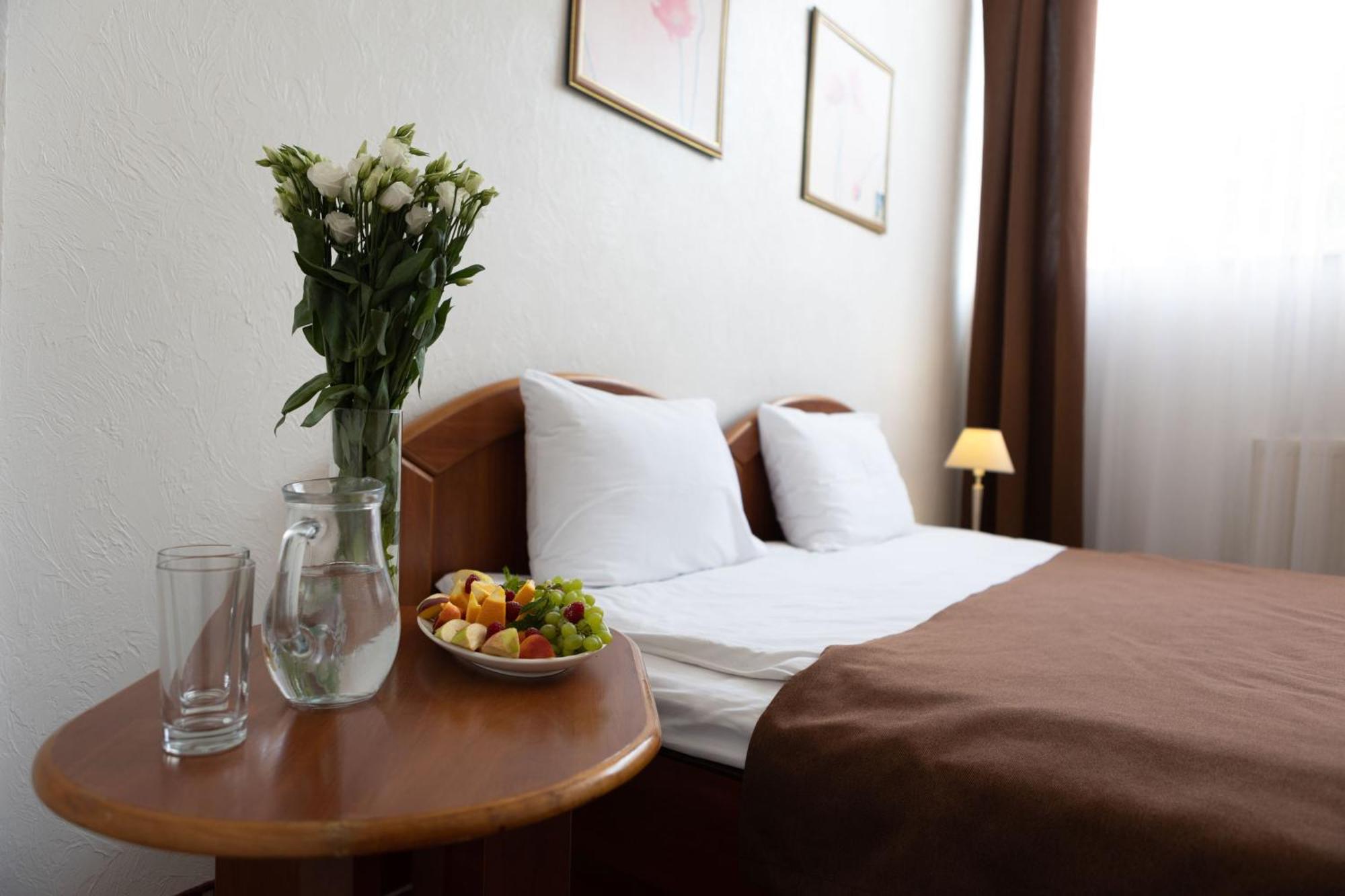 Hotel Kopa - Zhovkva Bagian luar foto